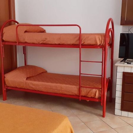 Ferienwohnung Monolocale Da Mariolina Macari Exterior foto