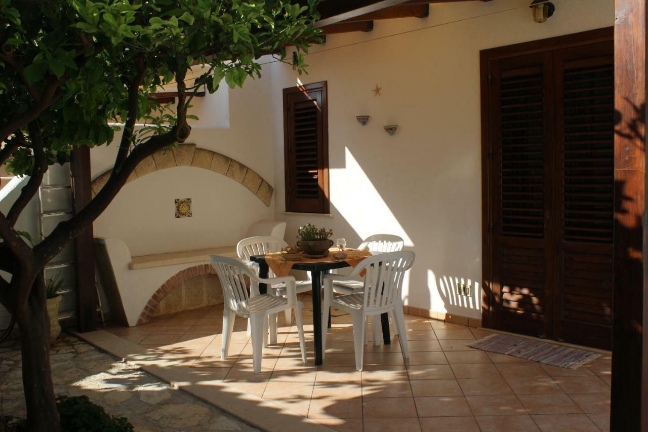 Ferienwohnung Monolocale Da Mariolina Macari Exterior foto